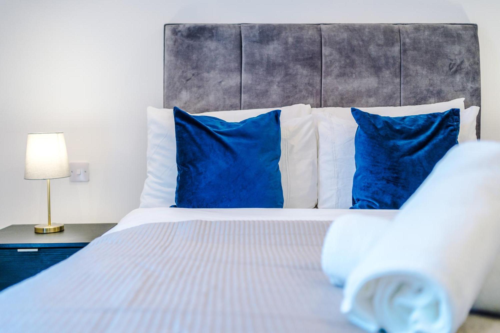 Remarkable 2-bed In Apartment *