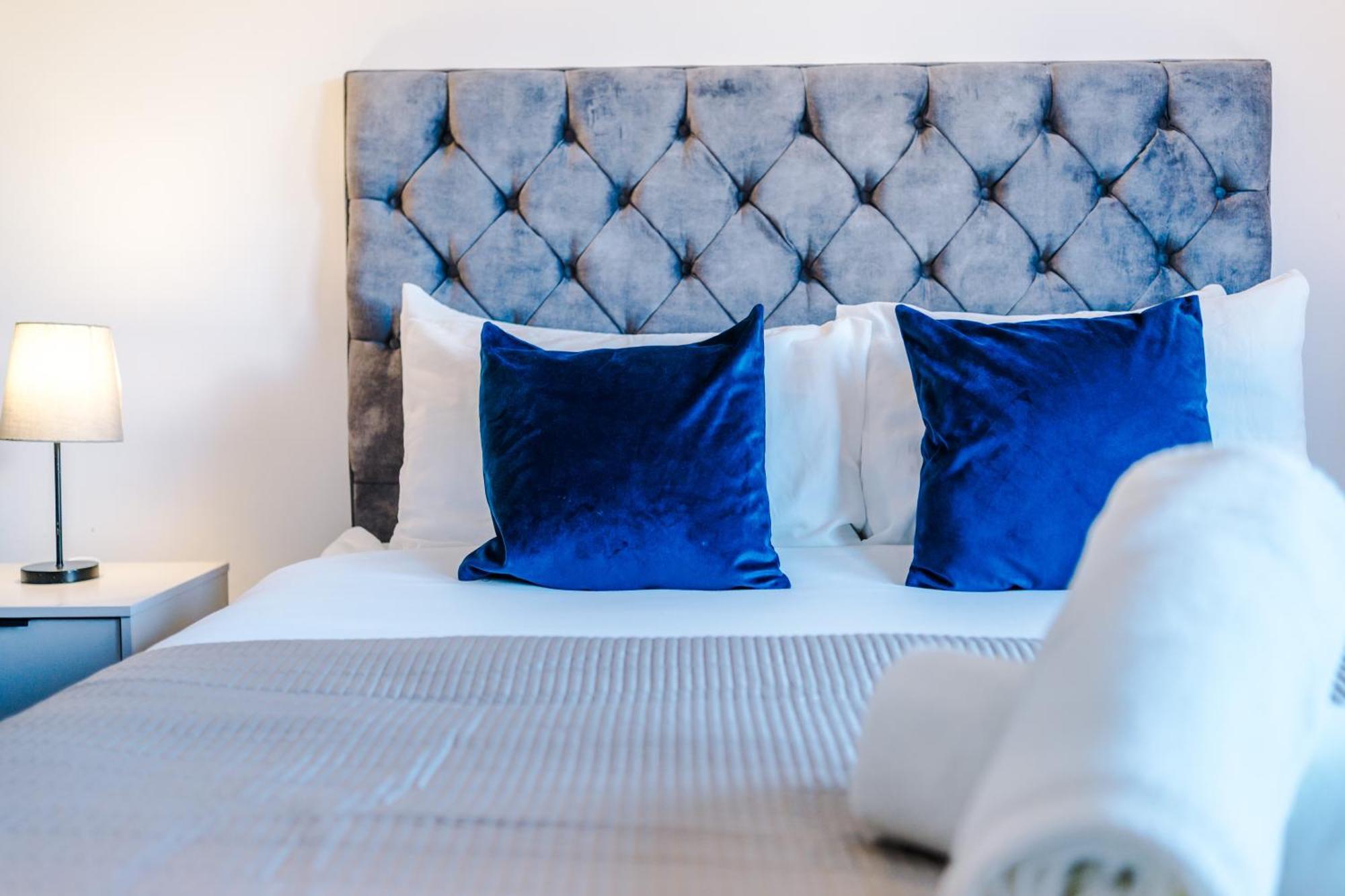 Remarkable 2-bed In Apartment Birmingham