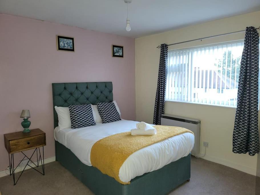 Lovely With Free Parking & Wi-fi *