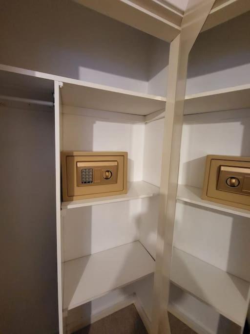 Apartment Lovely With Free Parking & Wi-fi