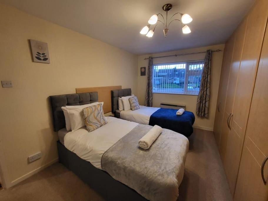 Lovely With Free Parking & Wi-fi Apartment