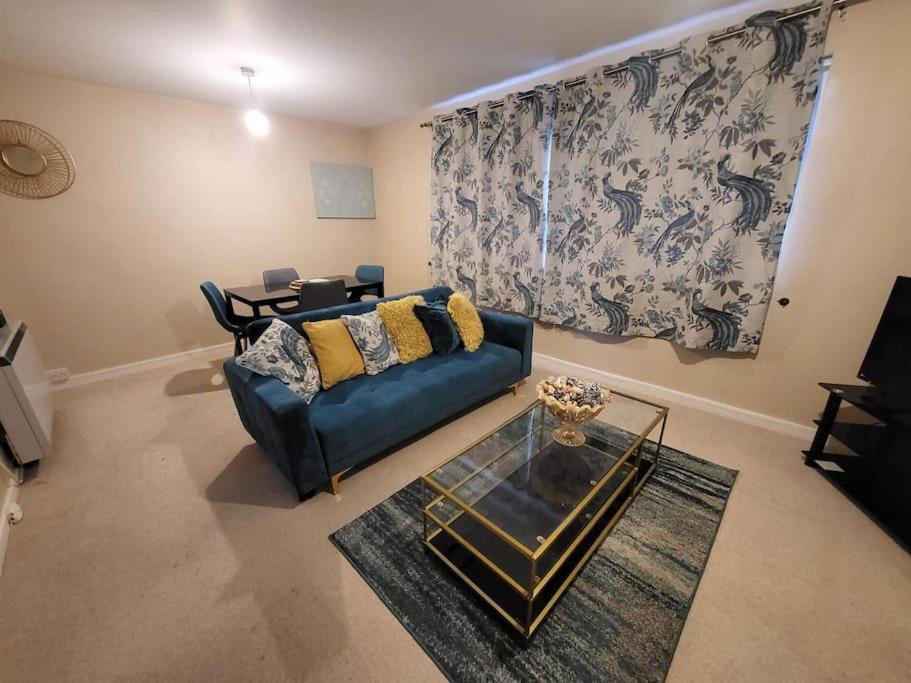 Apartment Lovely With Free Parking & Wi-fi