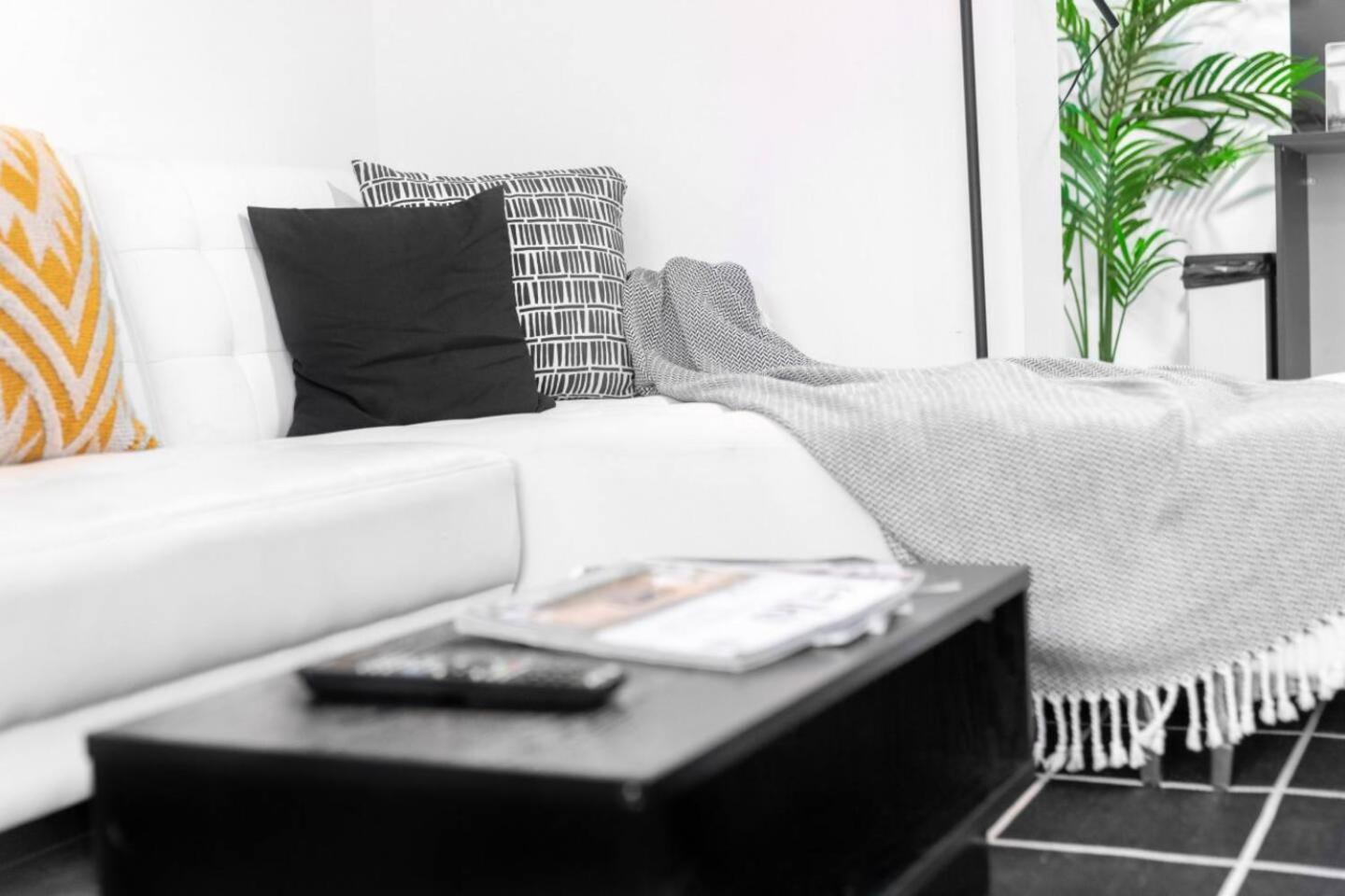 Loft Style - Near Centre - Smart Tv- Wifi - Parking - Rated - 3nt Apartment *