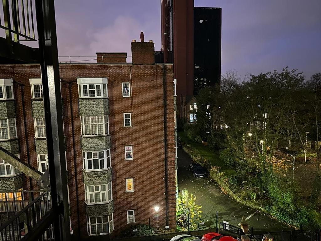 Luxury 9ine Lush Jacuzzi With Balcony * Birmingham