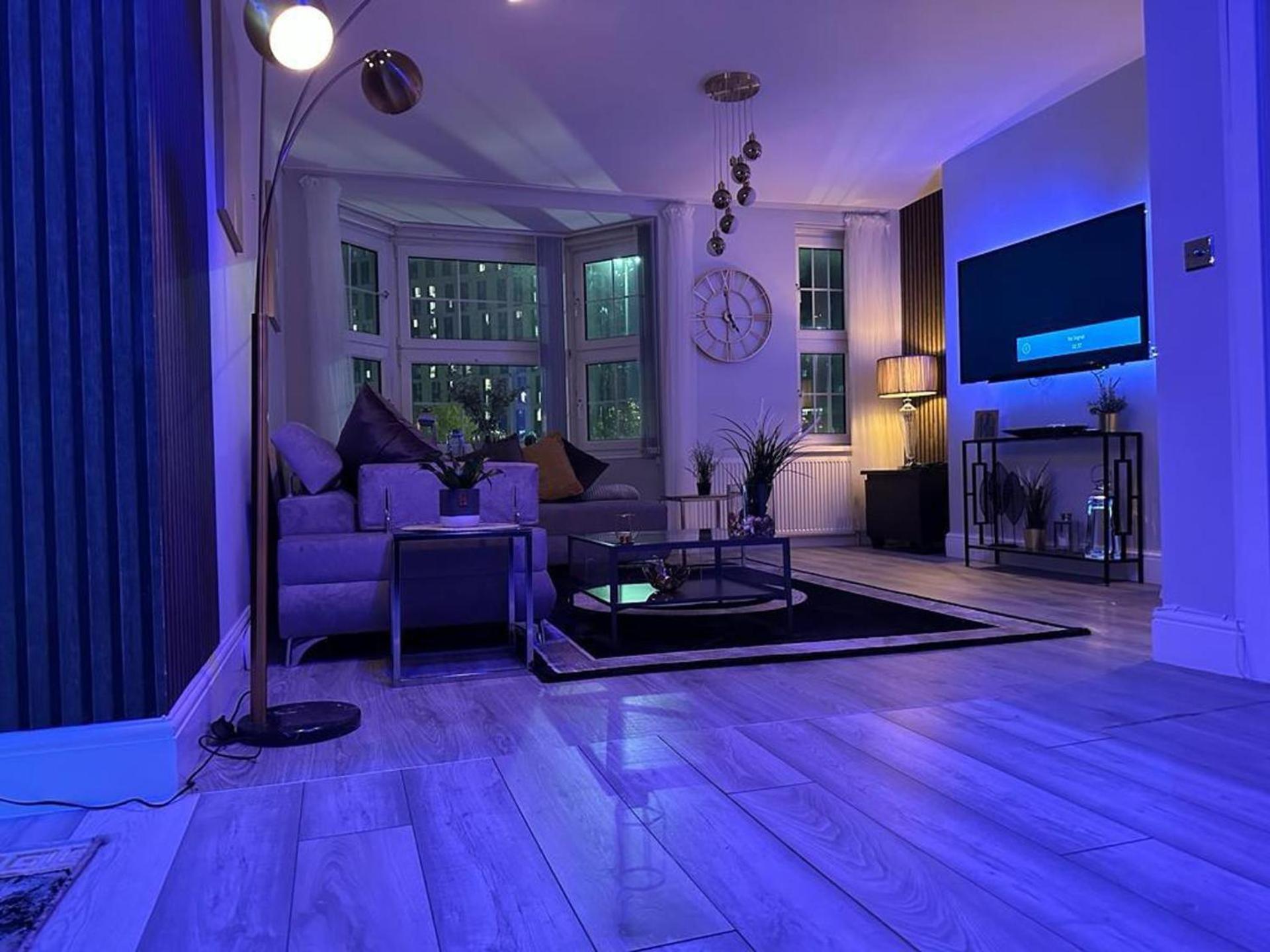 Luxury 9ine Lush Jacuzzi With Balcony * Birmingham