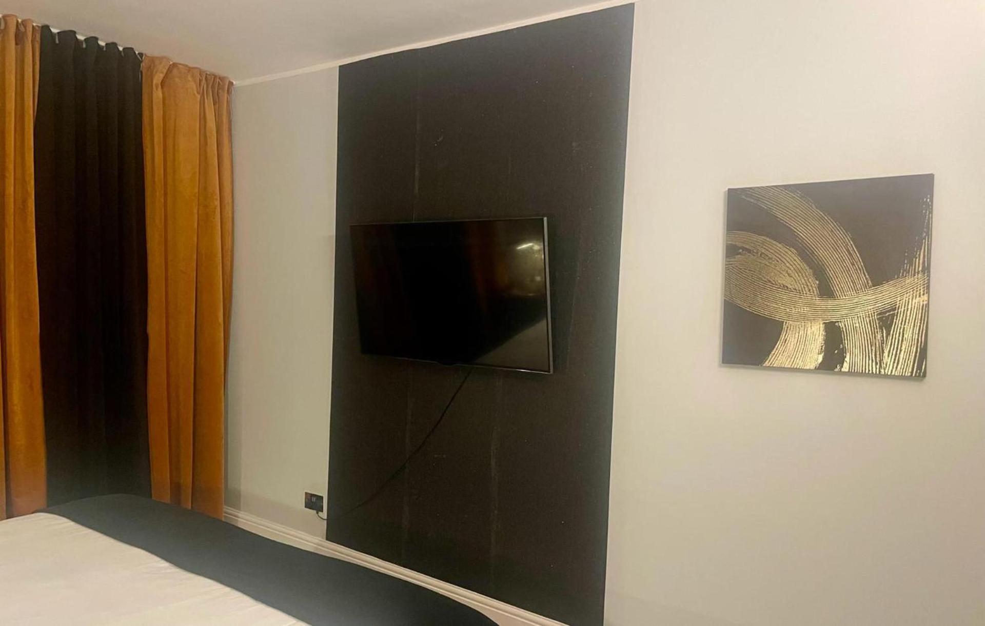Luxury 9ine Lush Jacuzzi With Balcony Apartment Birmingham