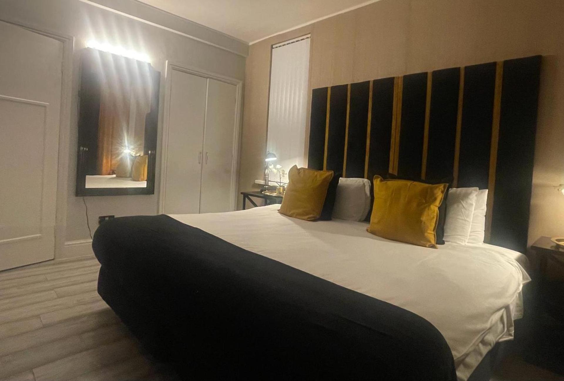 Luxury 9ine Lush Jacuzzi With Balcony Apartment Birmingham
