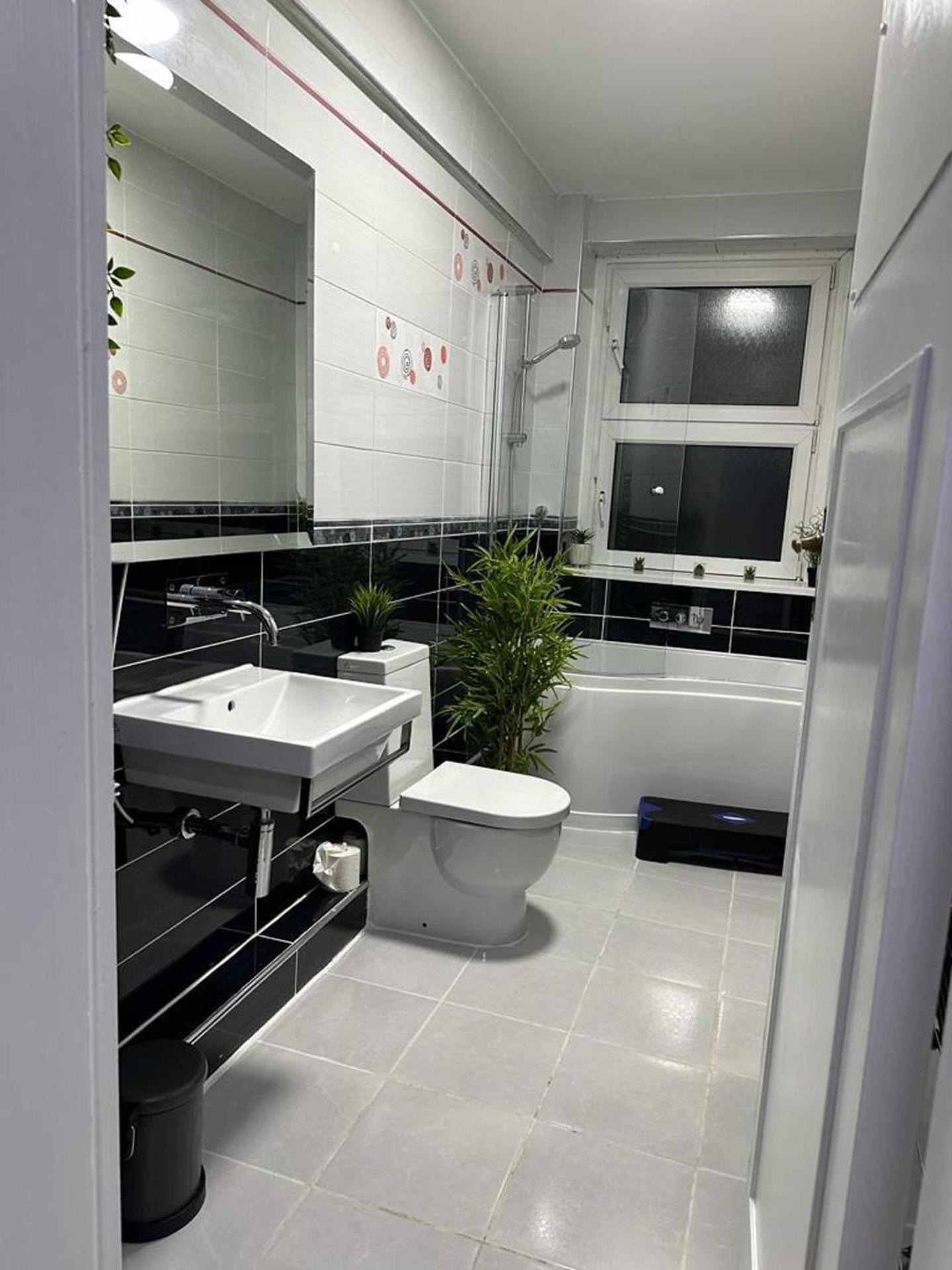 Luxury 9ine Lush Jacuzzi With Balcony Apartment *