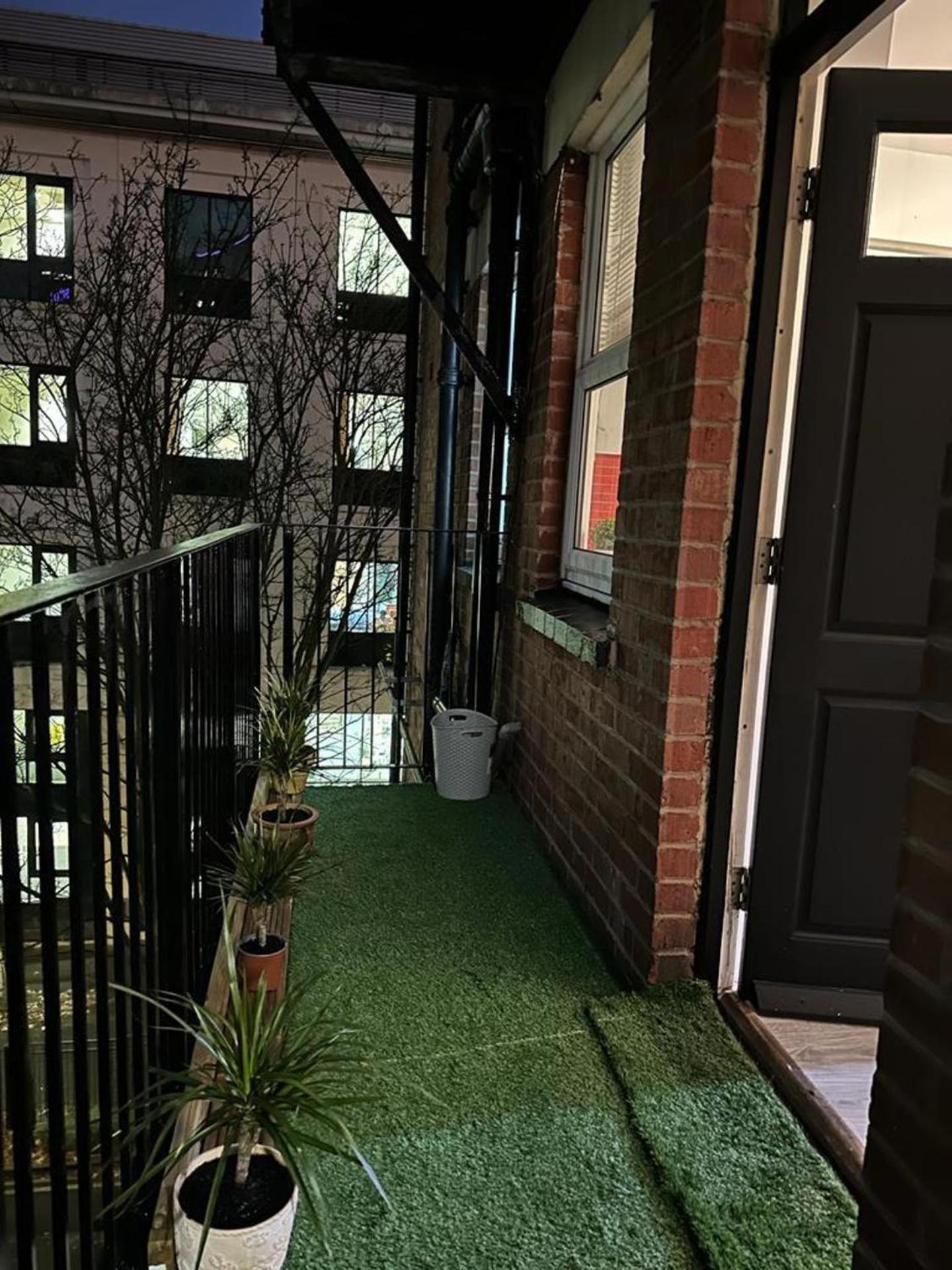 Luxury 9ine Lush Jacuzzi With Balcony