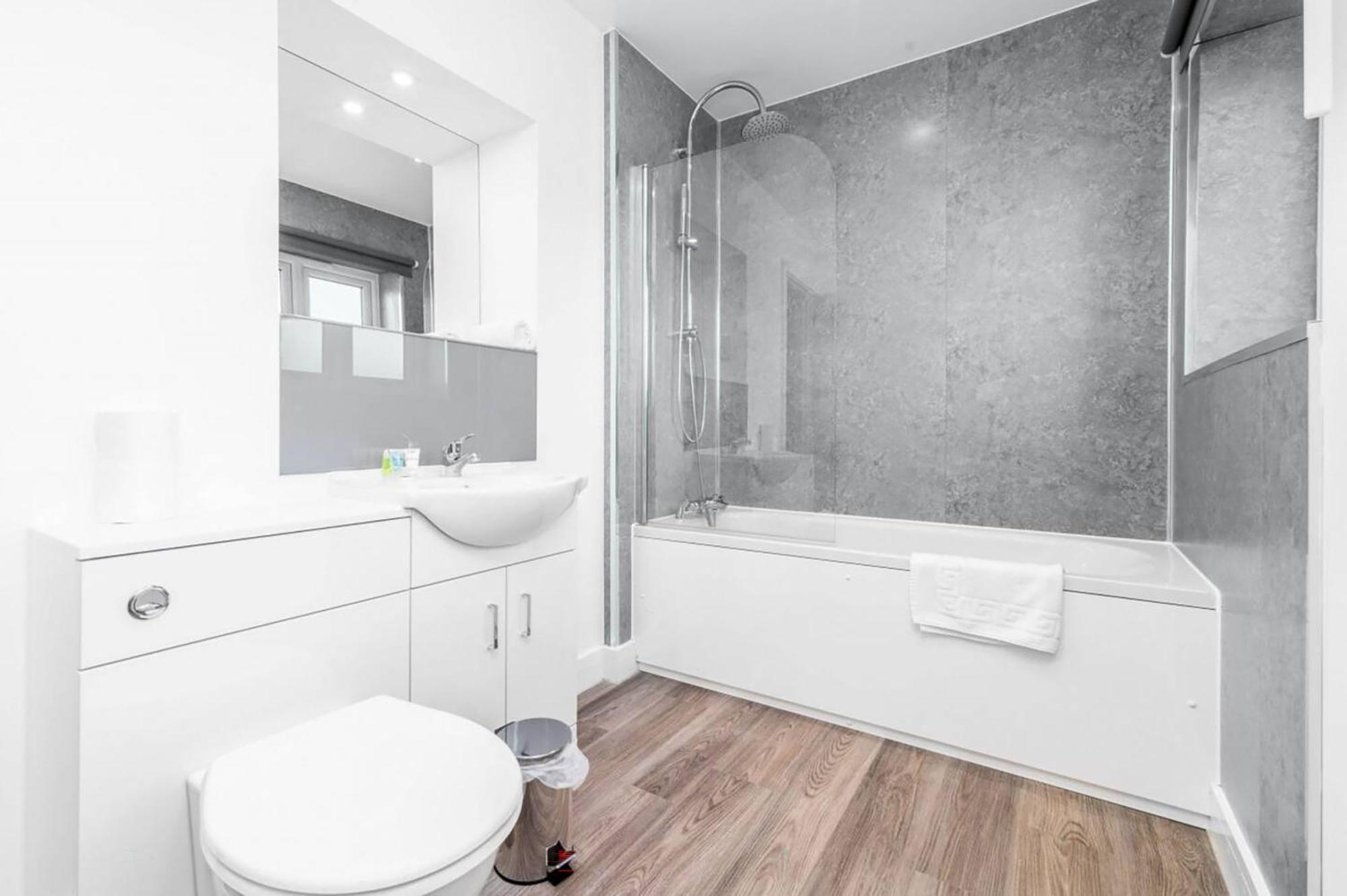 The Marsons Collection - New Luxury - Balcony - 2 Bedrooms - Secure Parking - 1mc *