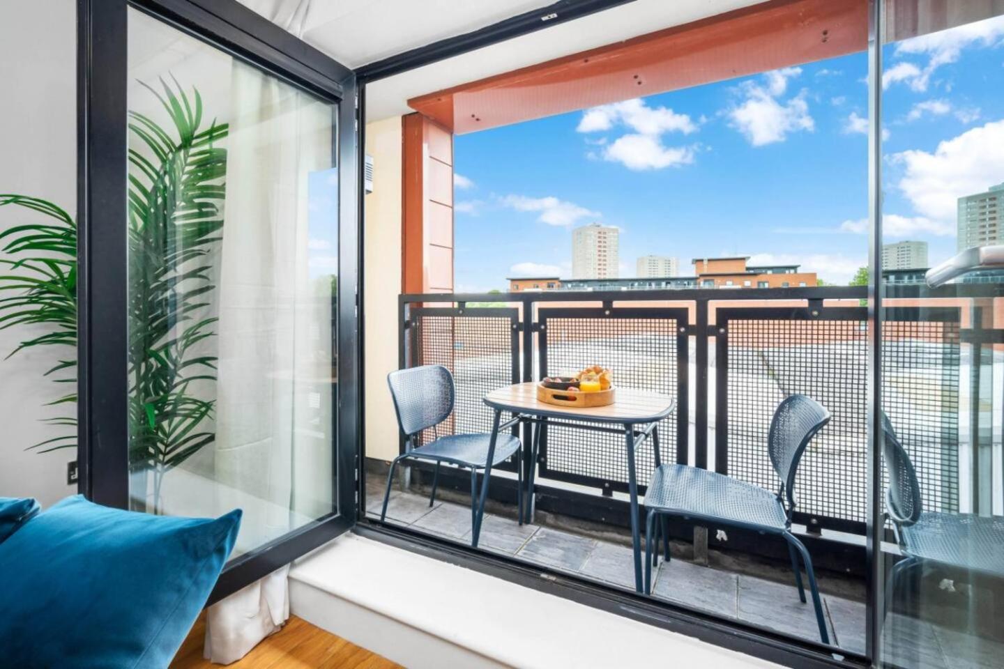 Luxe Centre - 2 Bedroom - Secure Parking - Balcony - Rated -11a Birmingham