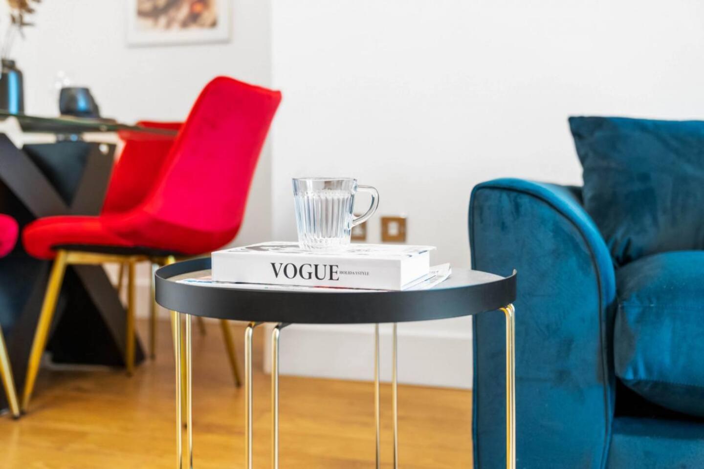 Apartment Luxe Centre - 2 Bedroom - Secure Parking - Balcony - Rated -11a *