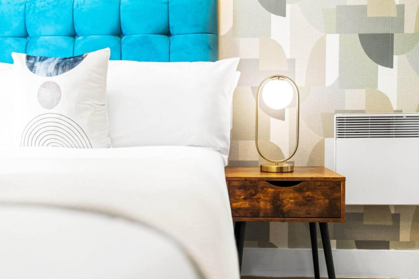 Apartment Luxe Centre - 2 Bedroom - Secure Parking - Balcony - Rated -11a