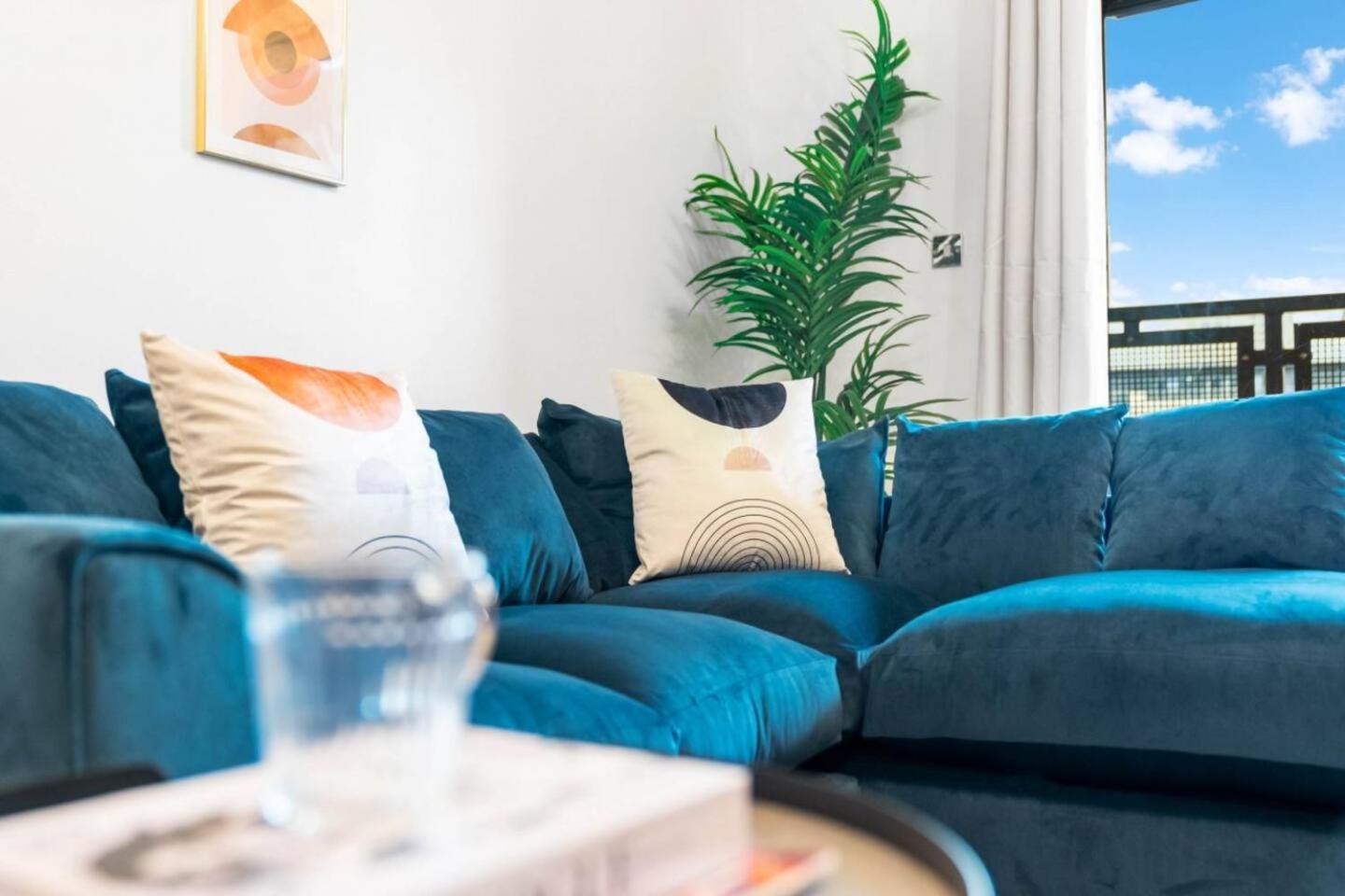 Luxe Centre - 2 Bedroom - Secure Parking - Balcony - Rated -11a Apartment