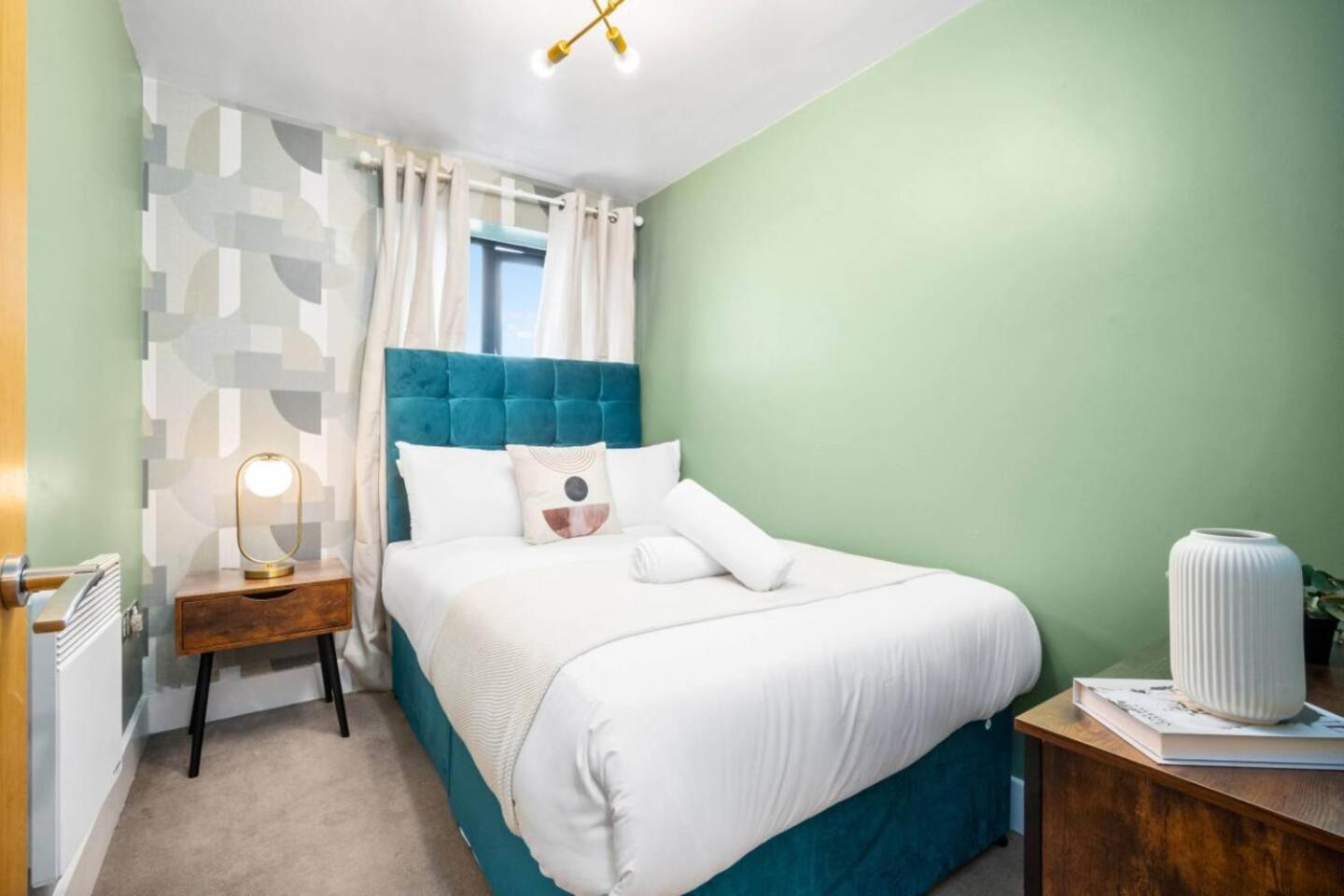 Luxe Centre - 2 Bedroom - Secure Parking - Balcony - Rated -11a Birmingham