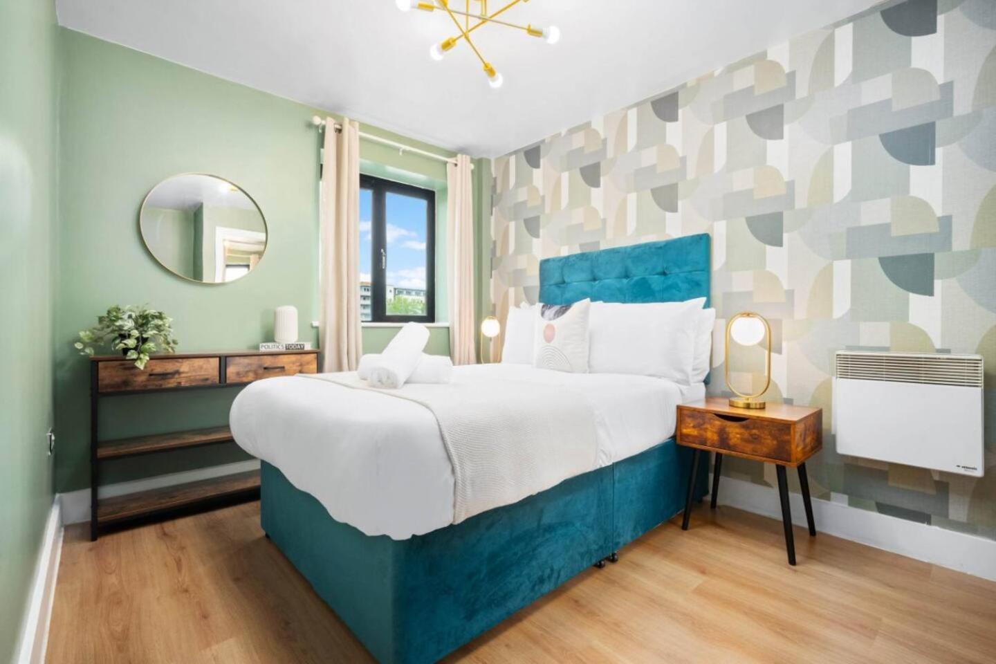 Apartment Luxe Centre - 2 Bedroom - Secure Parking - Balcony - Rated -11a *