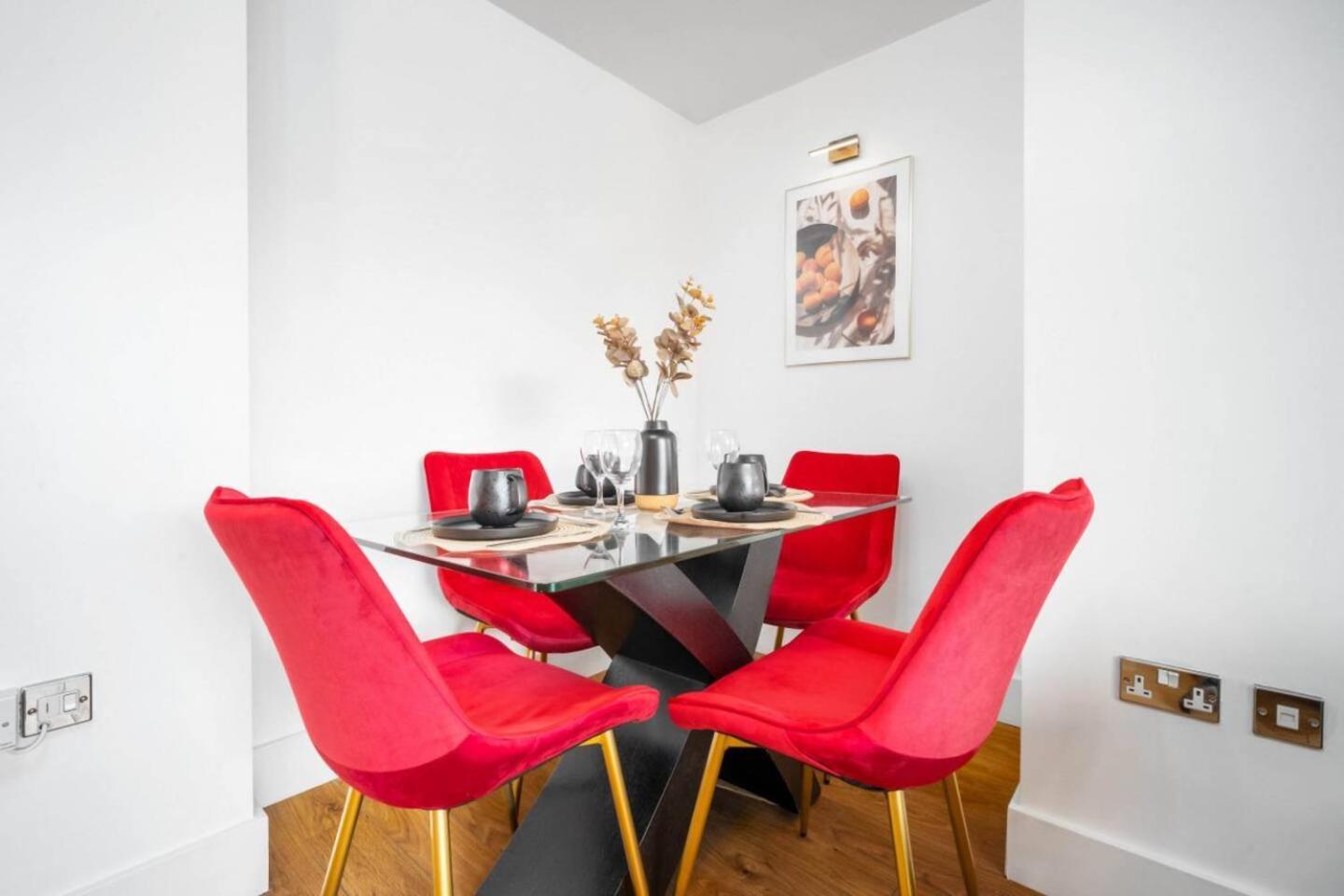 Apartment Luxe Centre - 2 Bedroom - Secure Parking - Balcony - Rated -11a Birmingham