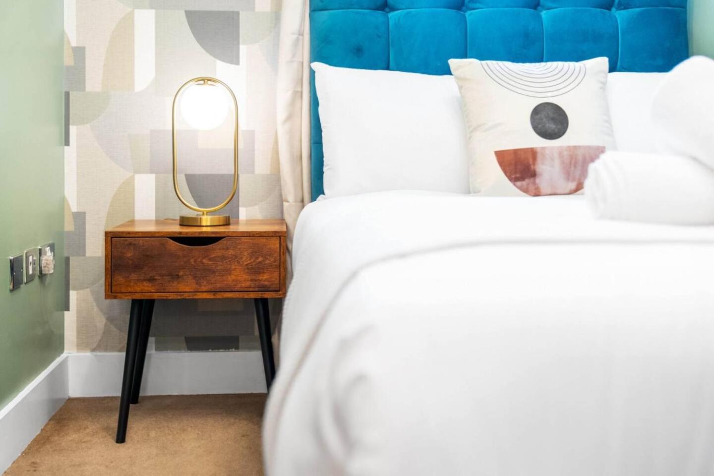 Luxe Centre - 2 Bedroom - Secure Parking - Balcony - Rated -11a * Birmingham