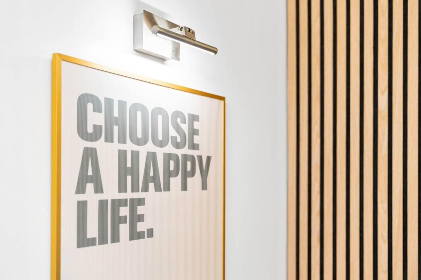 Apartment Luxe Centre - 2 Bedroom - Secure Parking - Balcony - Rated -11a