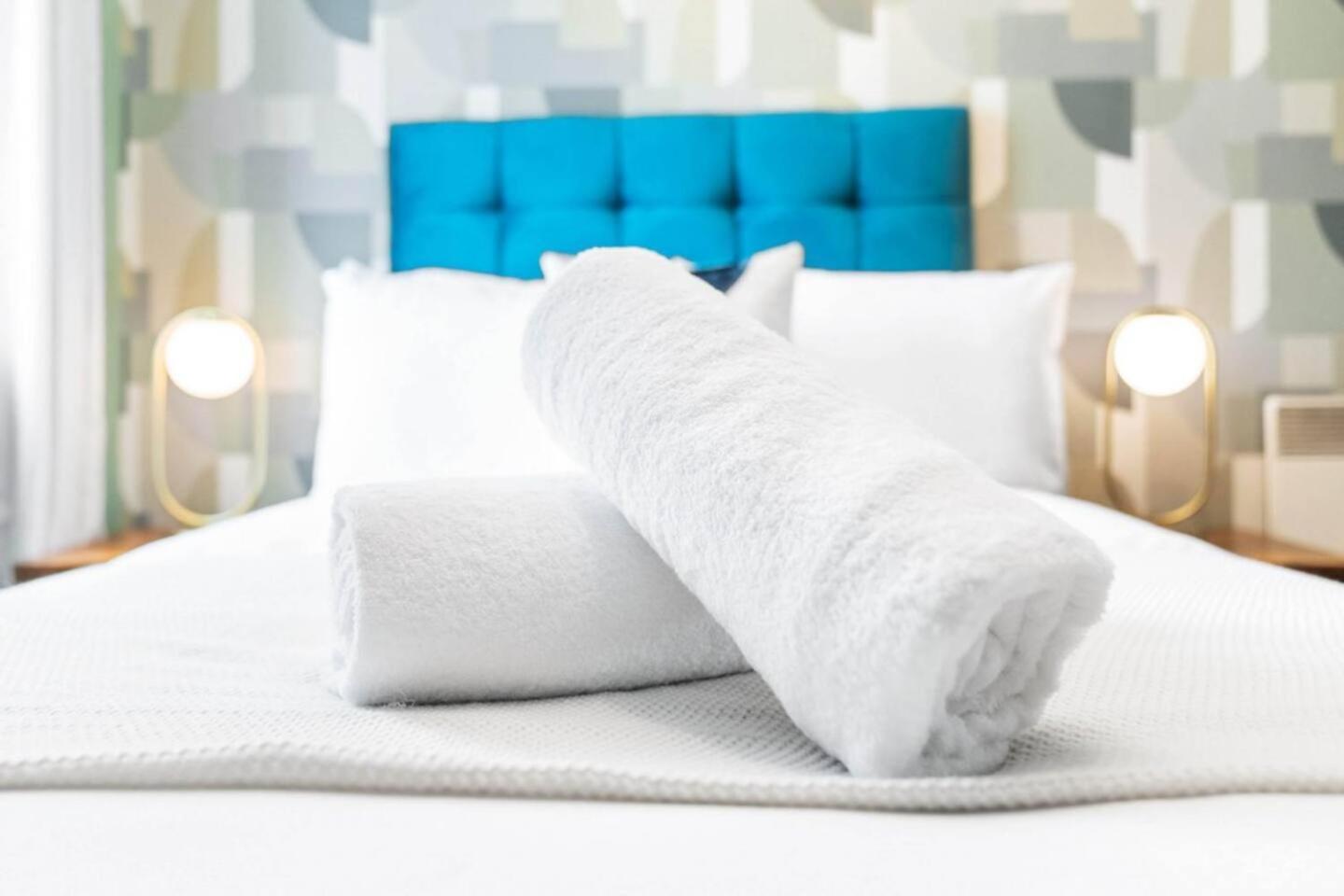 Luxe Centre - 2 Bedroom - Secure Parking - Balcony - Rated -11a Birmingham
