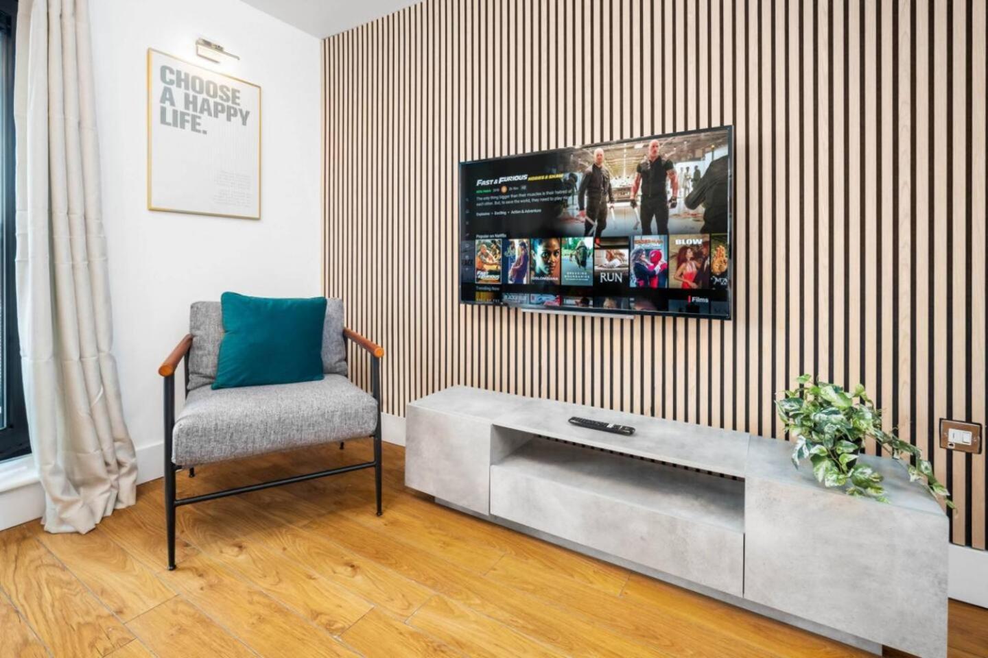 Luxe Centre - 2 Bedroom - Secure Parking - Balcony - Rated -11a Apartment