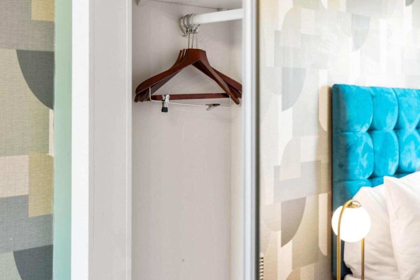 Luxe Centre - 2 Bedroom - Secure Parking - Balcony - Rated -11a Apartment Birmingham