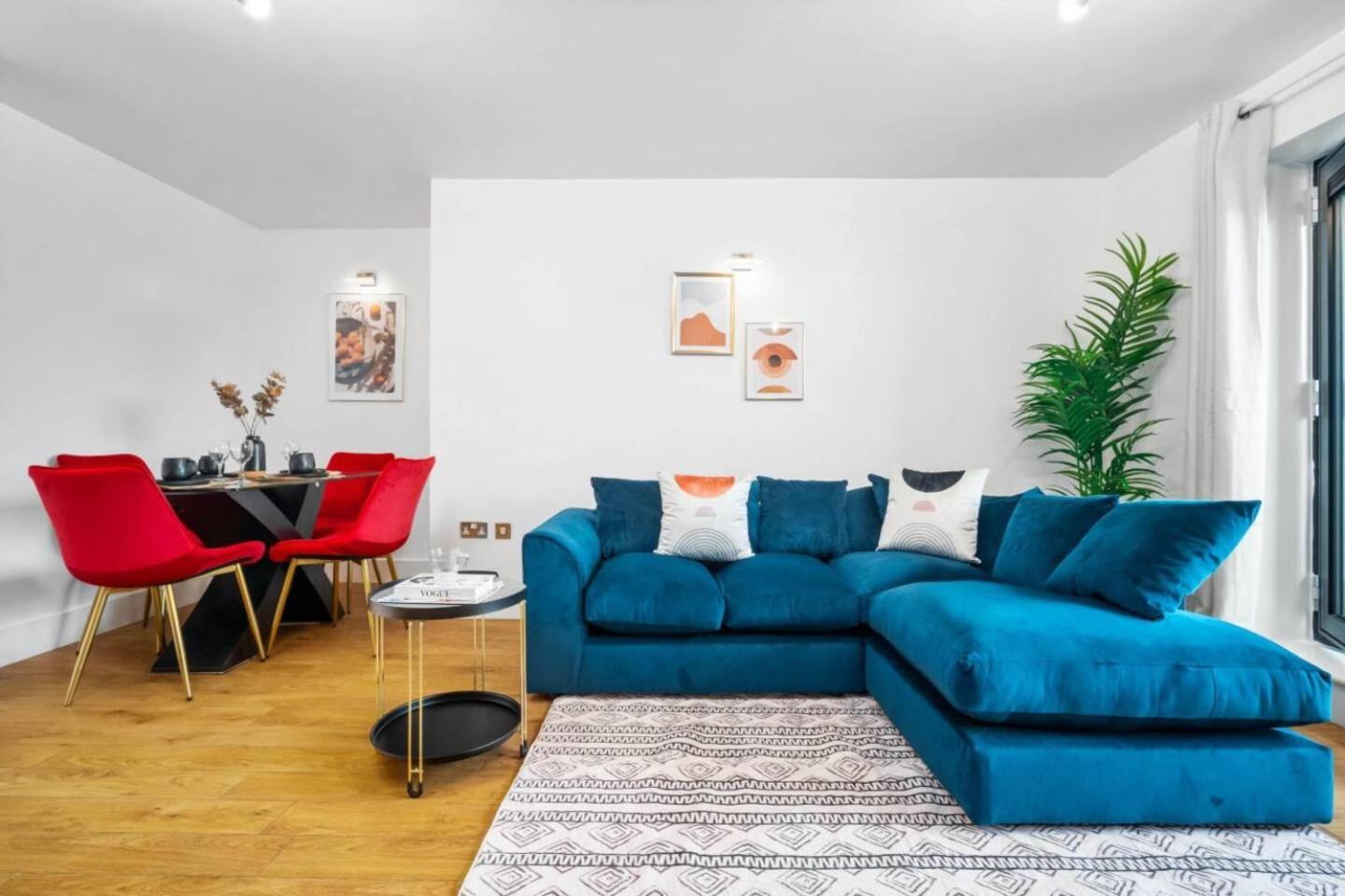 Luxe Centre - 2 Bedroom - Secure Parking - Balcony - Rated -11a Birmingham