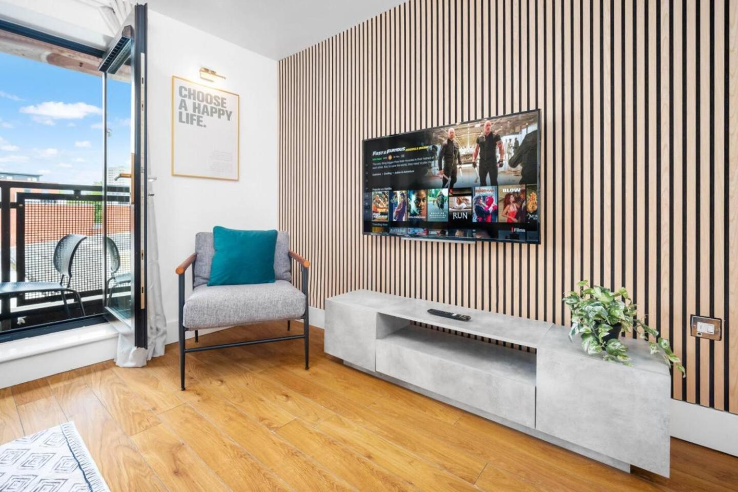 Luxe Centre - 2 Bedroom - Secure Parking - Balcony - Rated -11a Birmingham