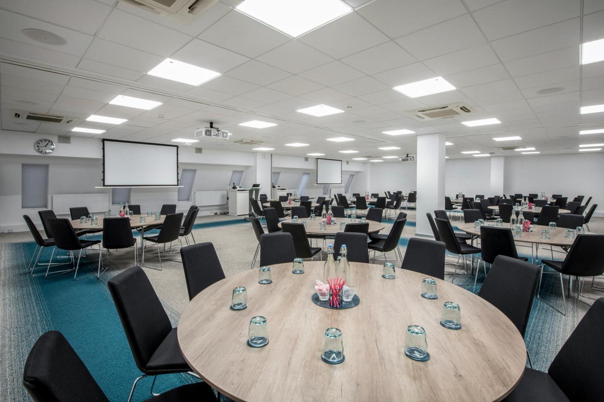Conference Aston - 4*