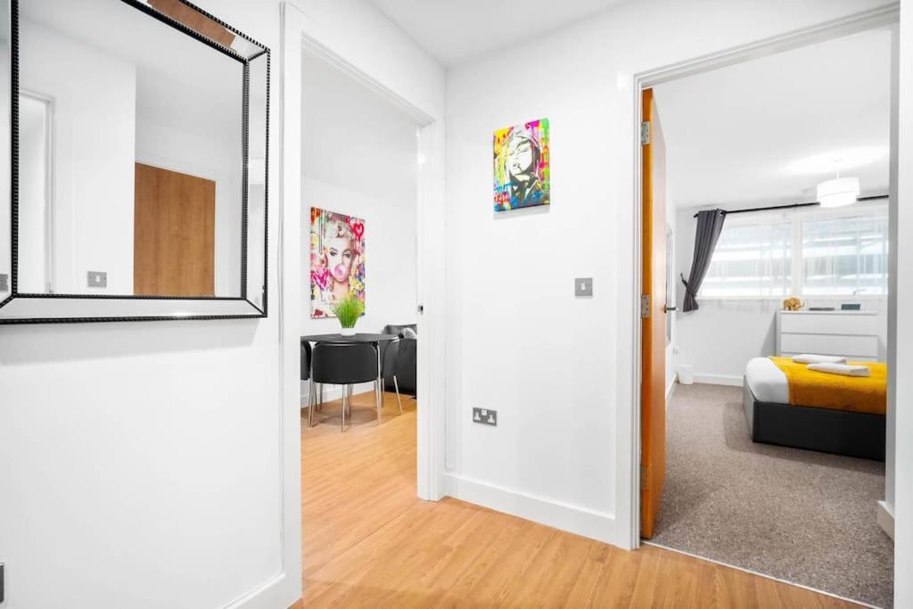 Urban 1br + Free Parking By Azura Nights Apartment Birmingham