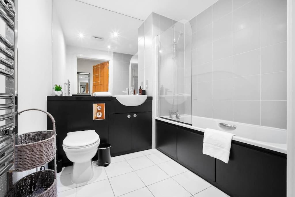 Urban 1br + Free Parking By Azura Nights Birmingham
