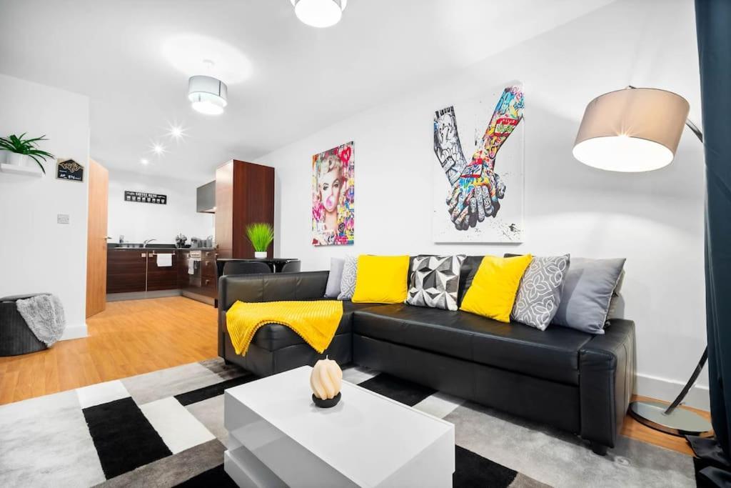Urban 1br + Free Parking By Azura Nights