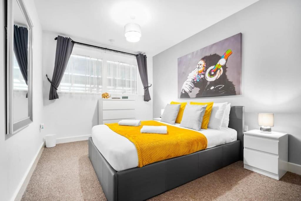 Urban 1br + Free Parking By Azura Nights Apartment *