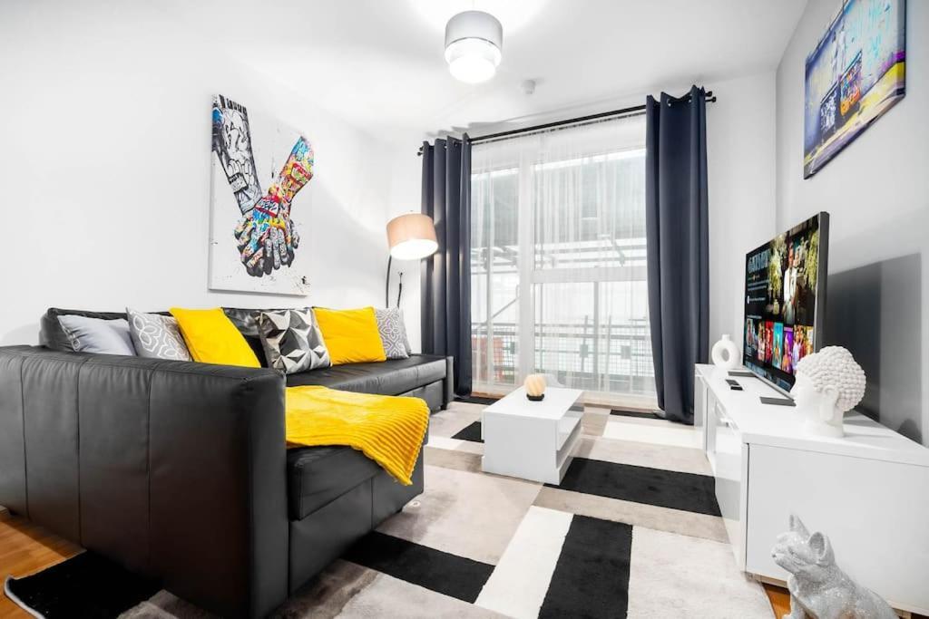 Apartment Urban 1br + Free Parking By Azura Nights Birmingham