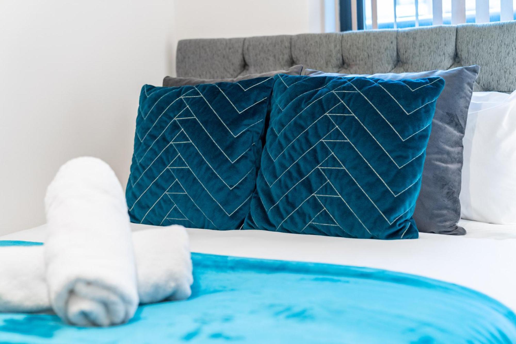Apartment Centre - Two Bed - Digbeth - Secure Parking - Netflix - Wifi - 15a *