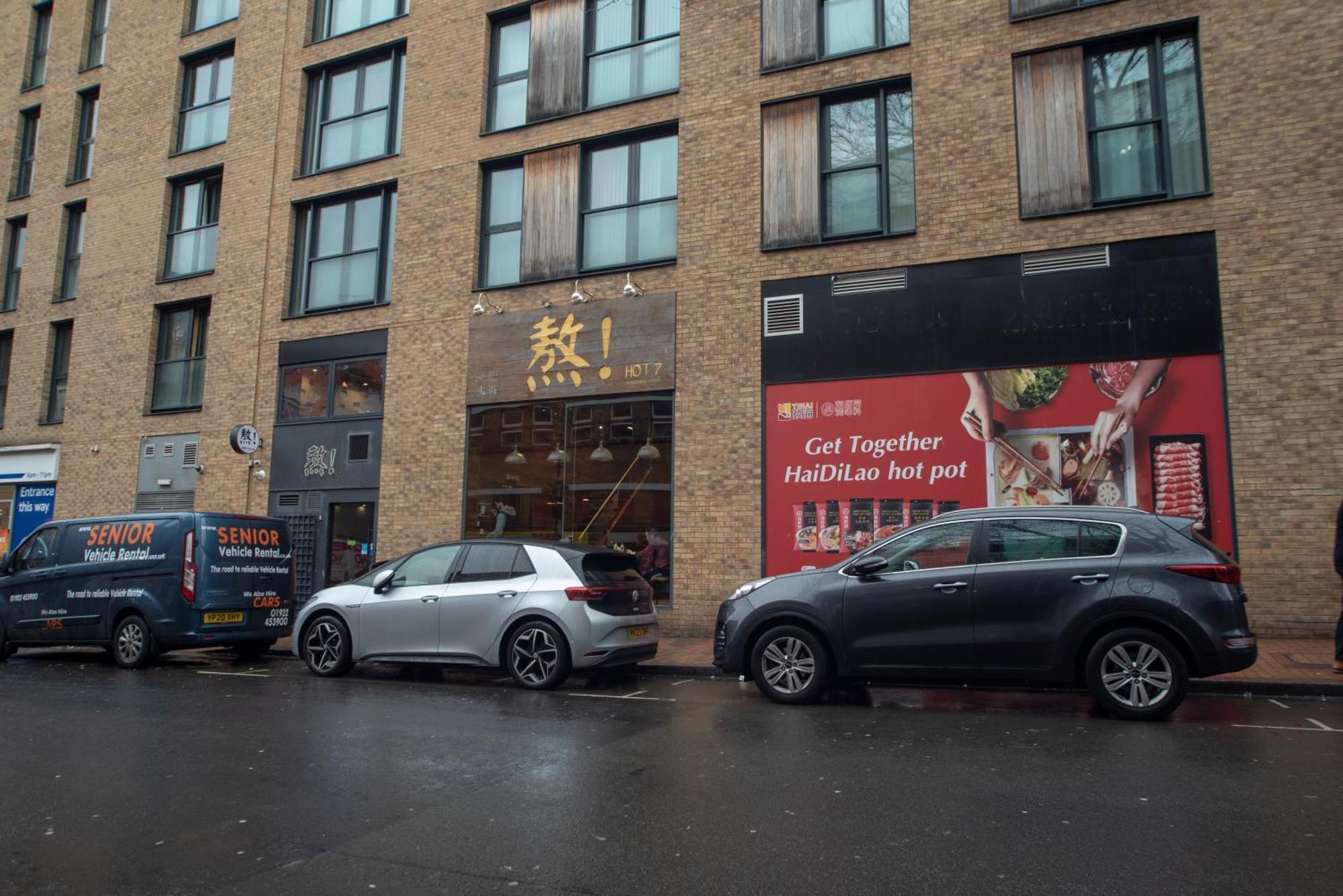 Discover Comfort And Style - Your Elegant Offers A 2-bedroom Haven With Free Secure Parking And Coffee! Apartment Birmingham