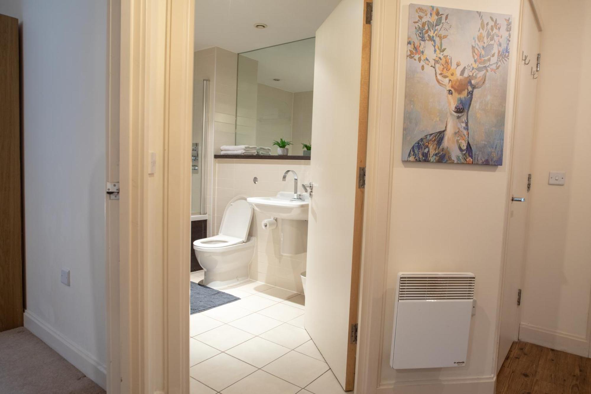 Discover Comfort And Style - Your Elegant Offers A 2-bedroom Haven With Free Secure Parking And Coffee! *