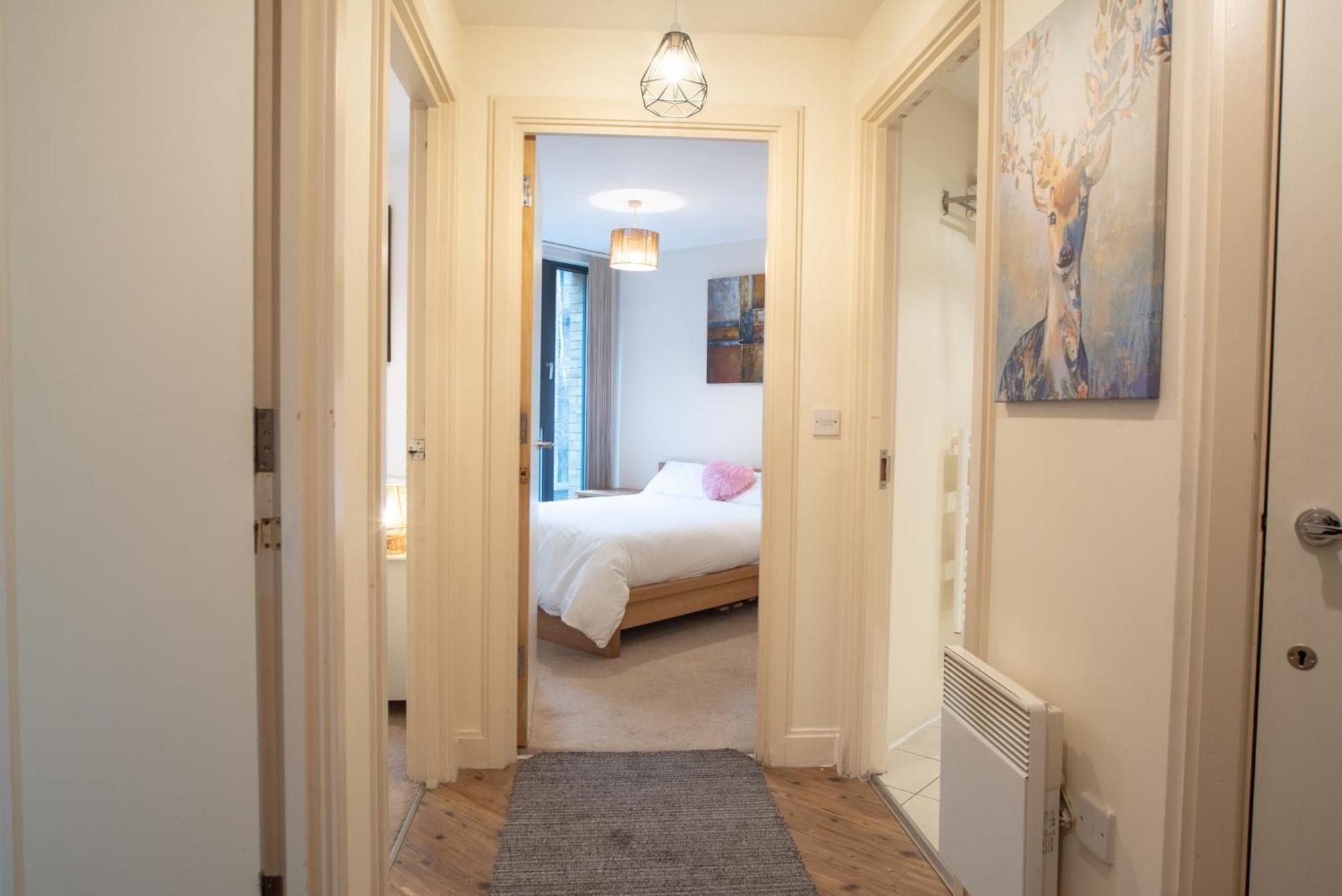 Apartment Discover Comfort And Style - Your Elegant Offers A 2-bedroom Haven With Free Secure Parking And Coffee! Birmingham