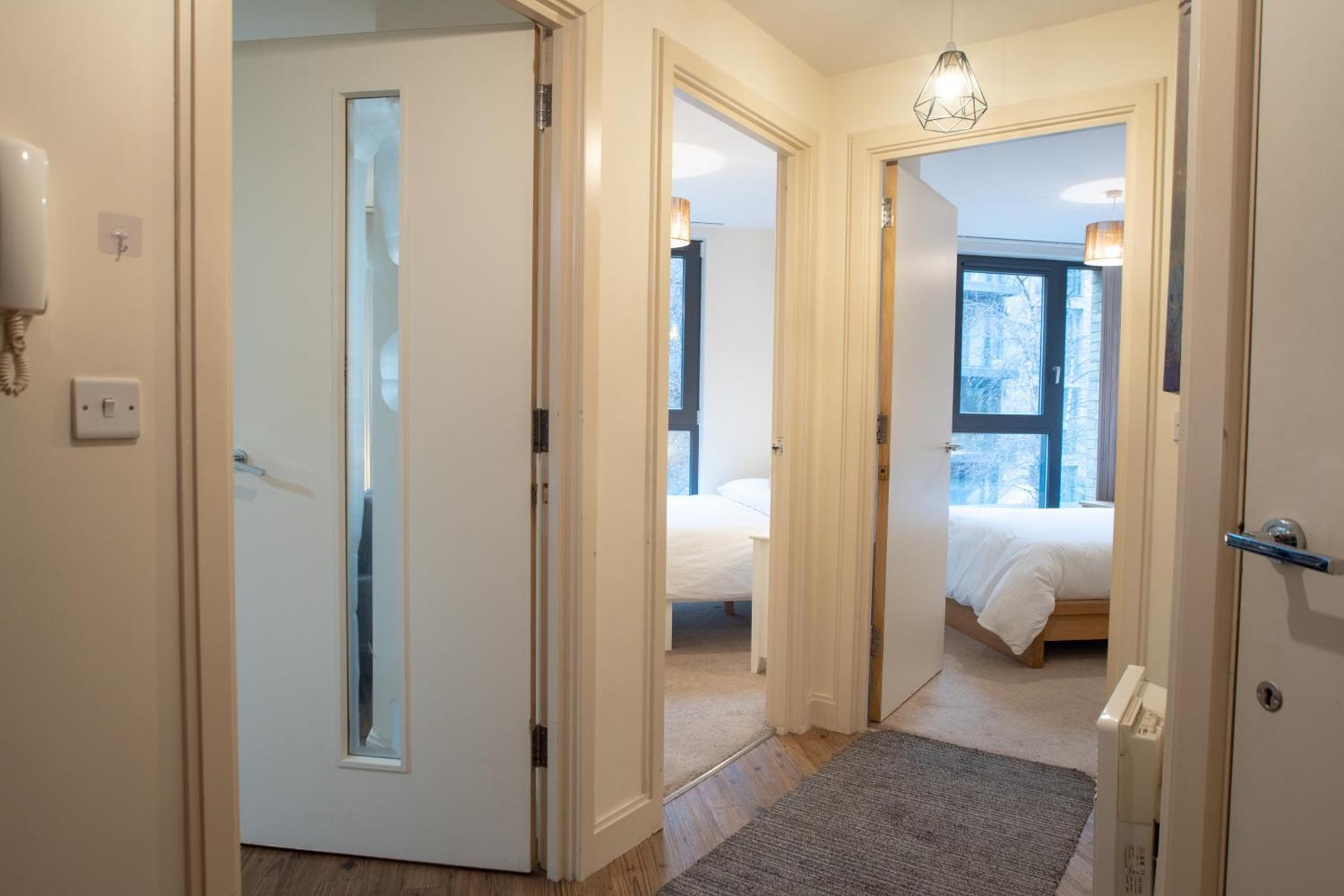Apartment Discover Comfort And Style - Your Elegant Offers A 2-bedroom Haven With Free Secure Parking And Coffee!