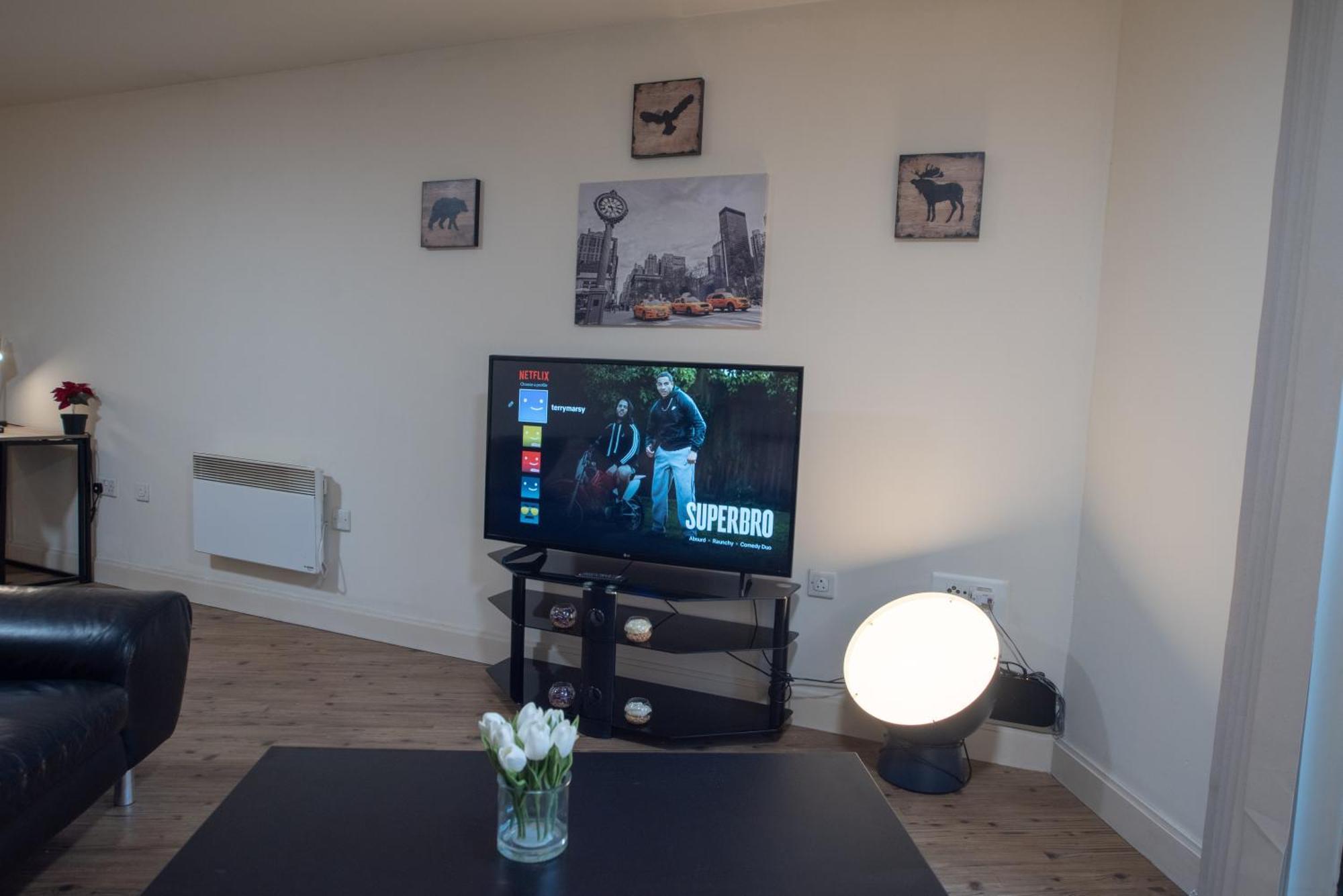 Discover Comfort And Style - Your Elegant Offers A 2-bedroom Haven With Free Secure Parking And Coffee! Apartment Birmingham