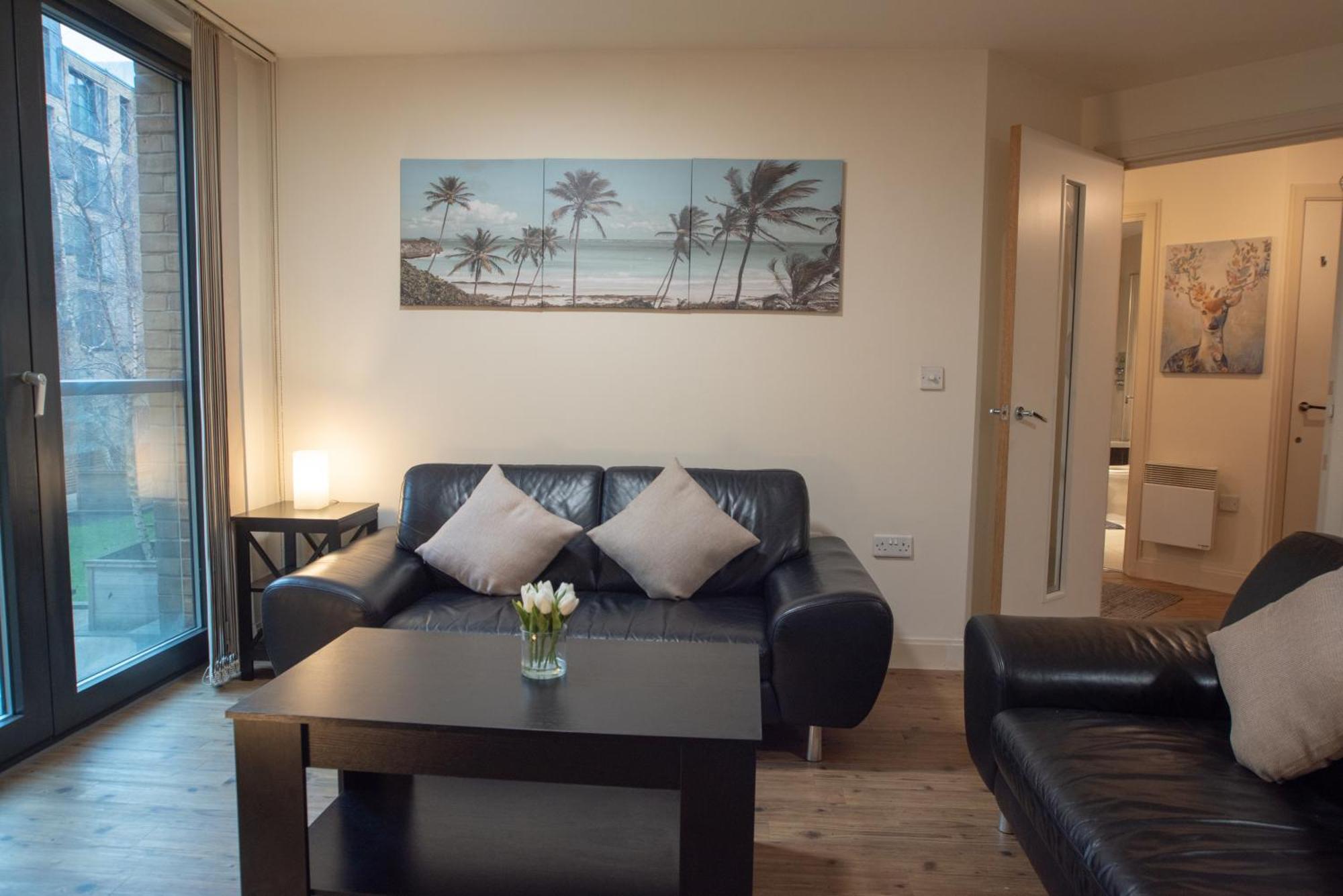 Discover Comfort And Style - Your Elegant Offers A 2-bedroom Haven With Free Secure Parking And Coffee! Apartment Birmingham