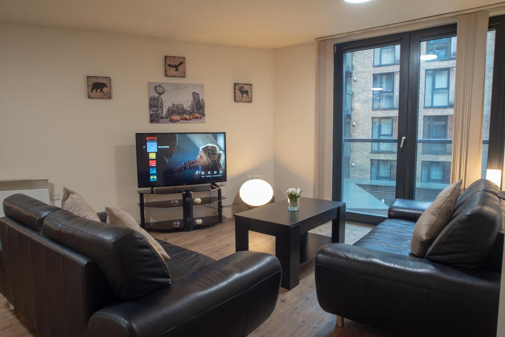 Discover Comfort And Style - Your Elegant Offers A 2-bedroom Haven With Free Secure Parking And Coffee! Apartment Birmingham