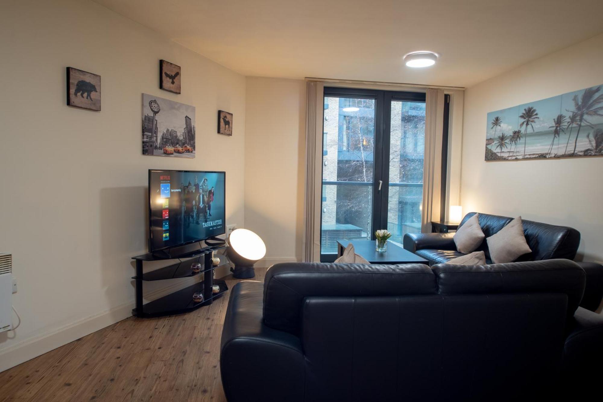 Discover Comfort And Style - Your Elegant Offers A 2-bedroom Haven With Free Secure Parking And Coffee! Apartment Birmingham