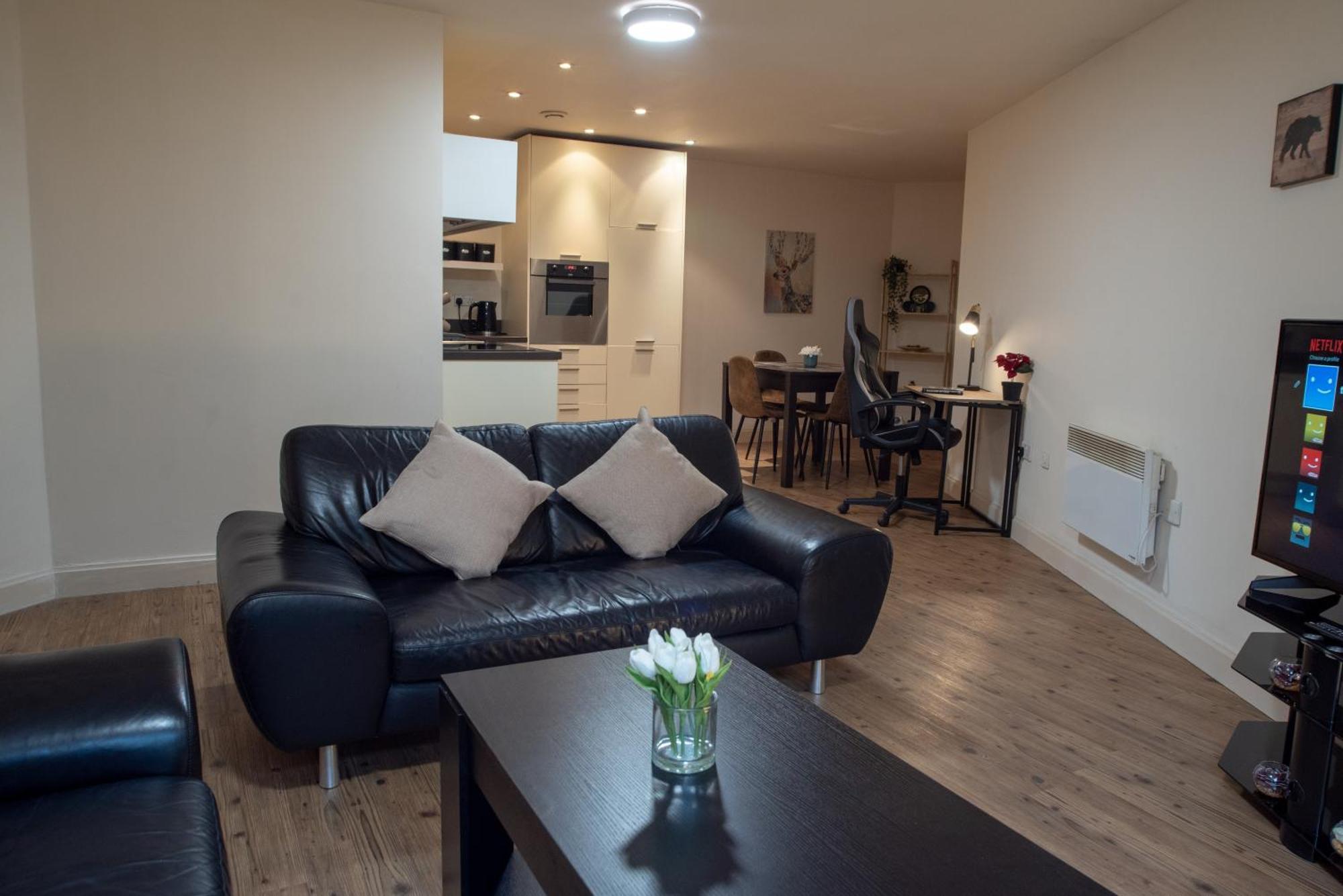 Apartment Discover Comfort And Style - Your Elegant Offers A 2-bedroom Haven With Free Secure Parking And Coffee!
