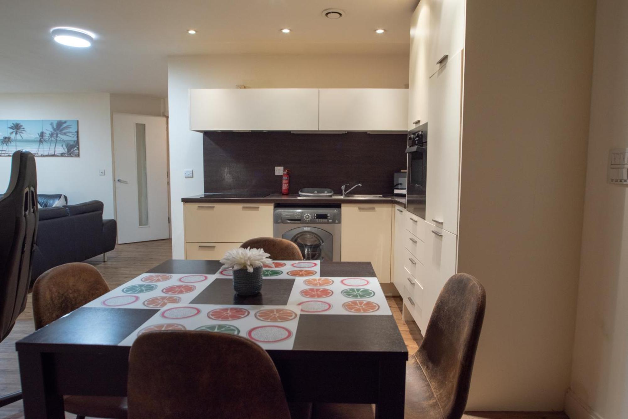 Apartment Discover Comfort And Style - Your Elegant Offers A 2-bedroom Haven With Free Secure Parking And Coffee! Birmingham