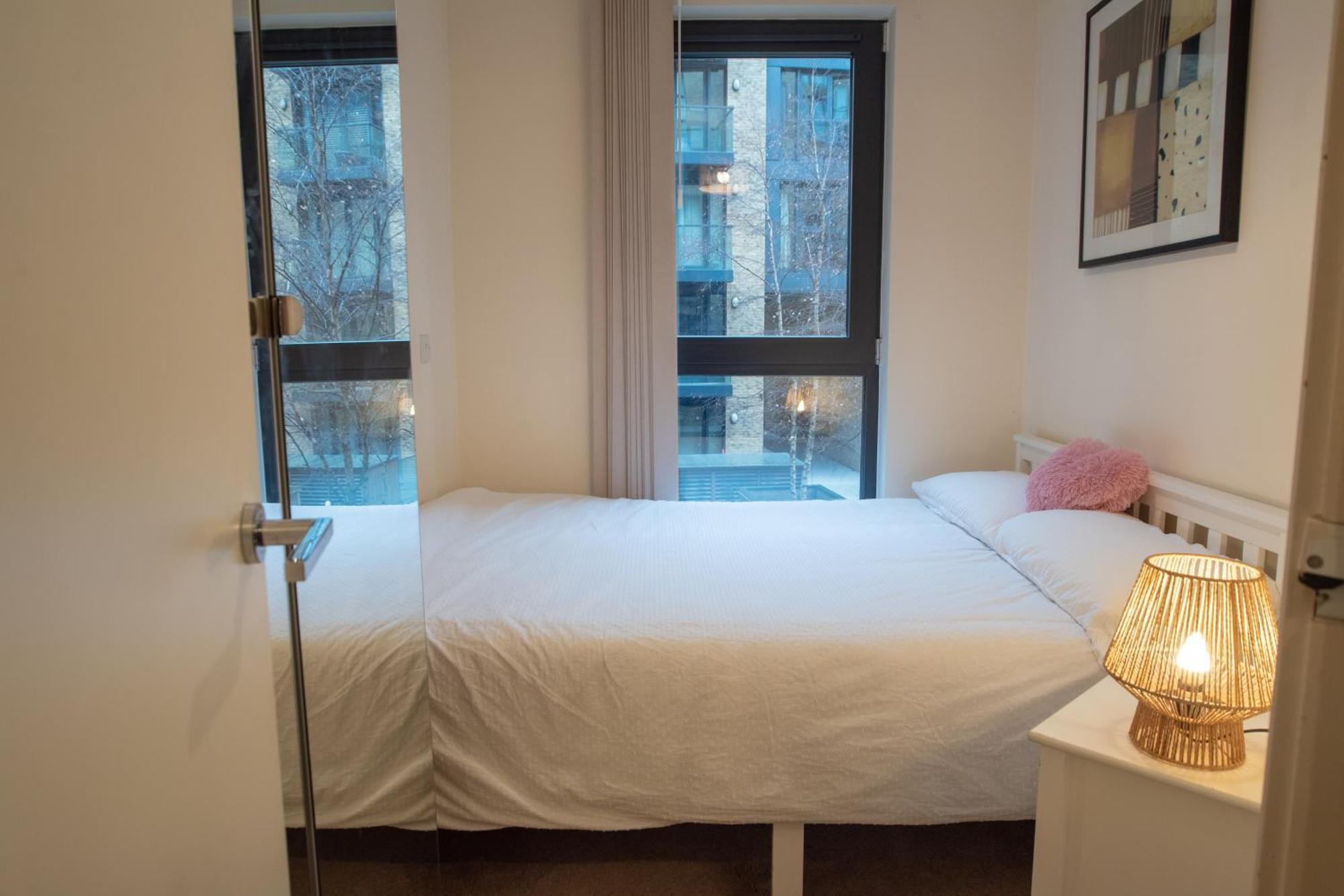 Apartment Discover Comfort And Style - Your Elegant Offers A 2-bedroom Haven With Free Secure Parking And Coffee! *