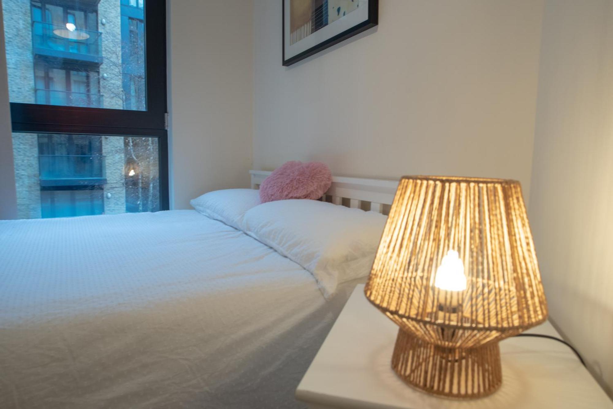 Discover Comfort And Style - Your Elegant Offers A 2-bedroom Haven With Free Secure Parking And Coffee! * Birmingham