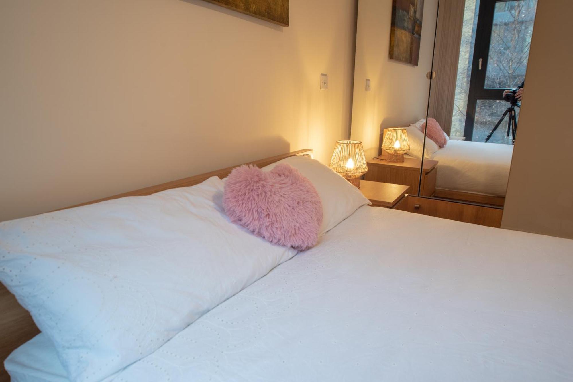 Discover Comfort And Style - Your Elegant Offers A 2-bedroom Haven With Free Secure Parking And Coffee! * Birmingham