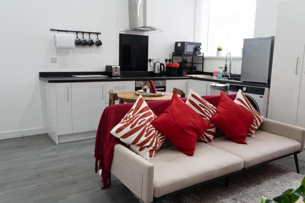 Stylish 1 Bed In Newly Refurbished Building W/ Parking & Wi-fi Apartment