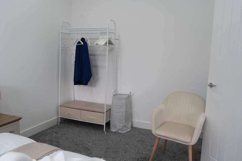 Stylish 1 Bed In Newly Refurbished Building W/ Parking & Wi-fi Birmingham